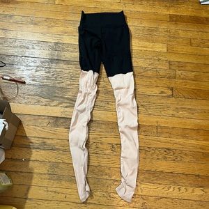 Aloyoga alo yoga goddess leggings black and blush - small s nwot